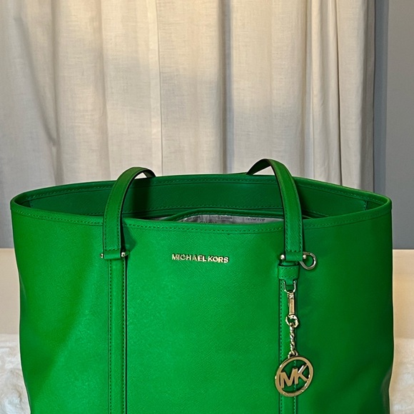 MICHAEL KORS - Vibrant Green Tote - Picture 7 of 16